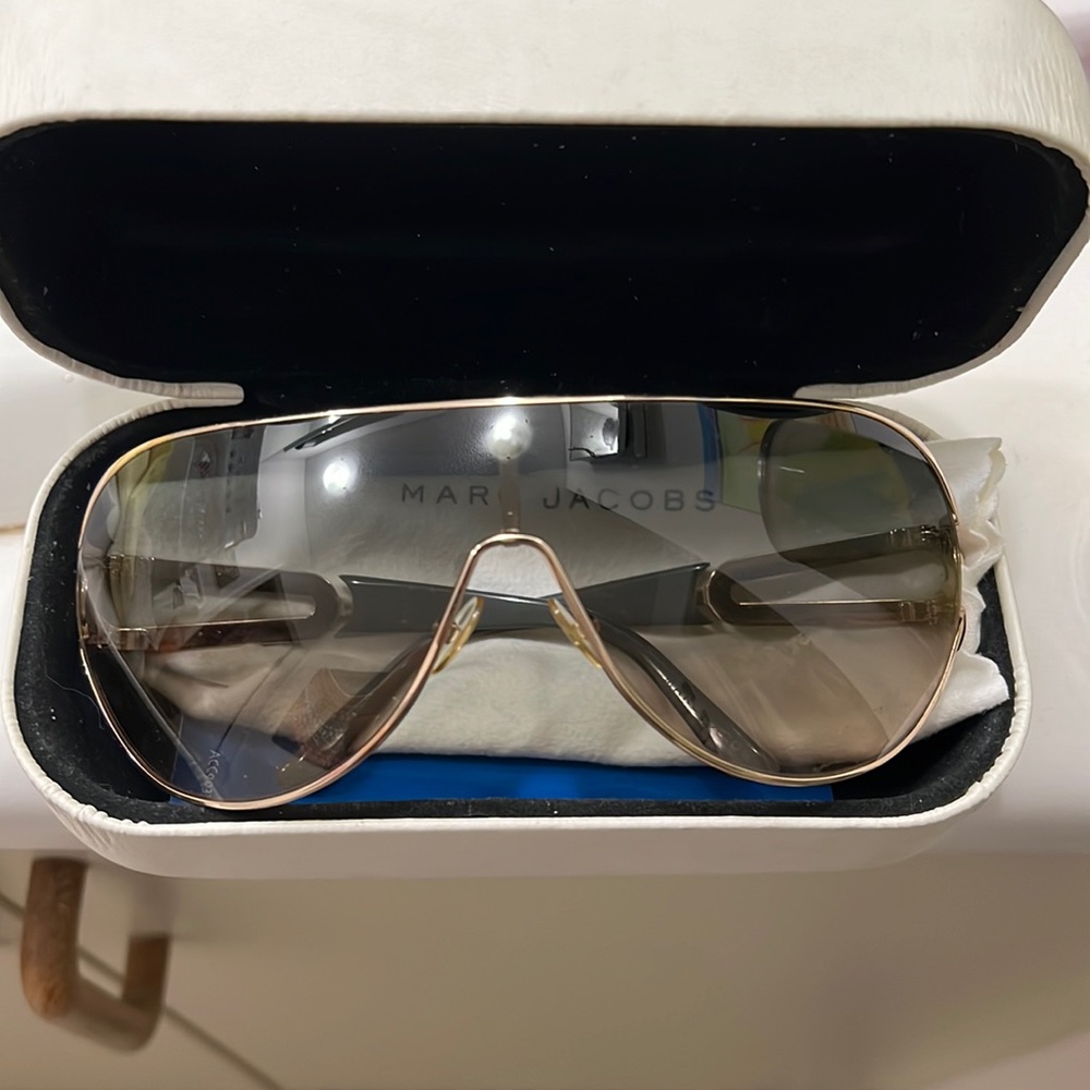 New Marc Jacobs sunglasses.